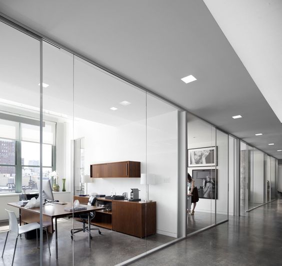 Gebruik-van-glaswanden-op-kantoor-1